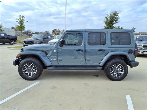 Used 2024 Jeep Wrangler Sahara image 16