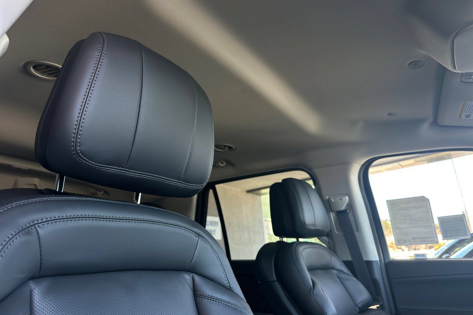 New 2027 Lincoln Navigator Premiere AWD/4WD image 17