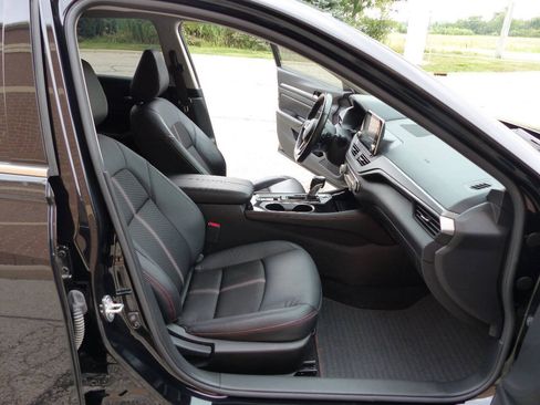 Used 2024 Nissan Altima 2.5 SR AWD/4WD image 43