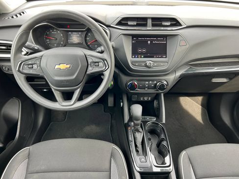Certified 2023 Chevrolet TrailBlazer LS FWD image 2