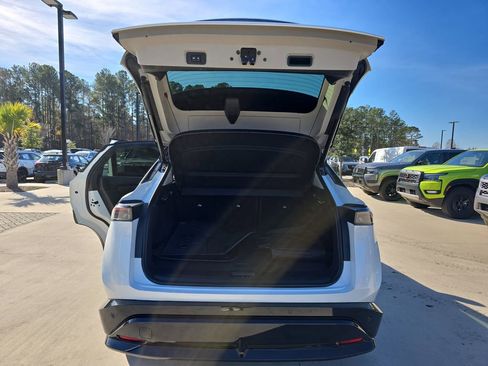 Used 2023 Nissan Ariya FWD image 16