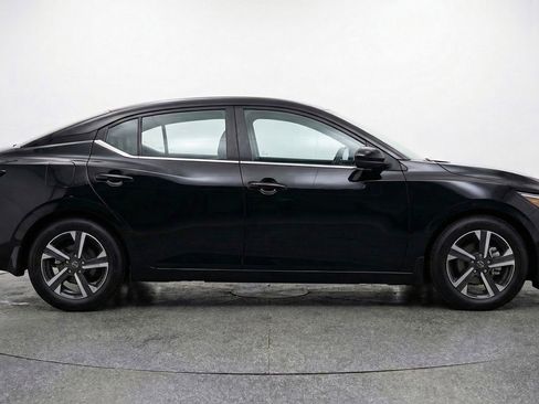 Used 2025 Nissan Sentra SV image 11