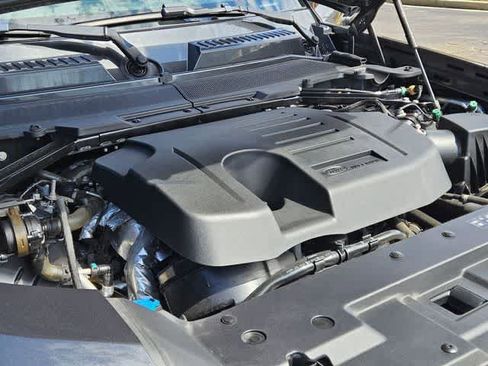 Used 2023 Land Rover Defender 130 X-Dynamic SE image 15