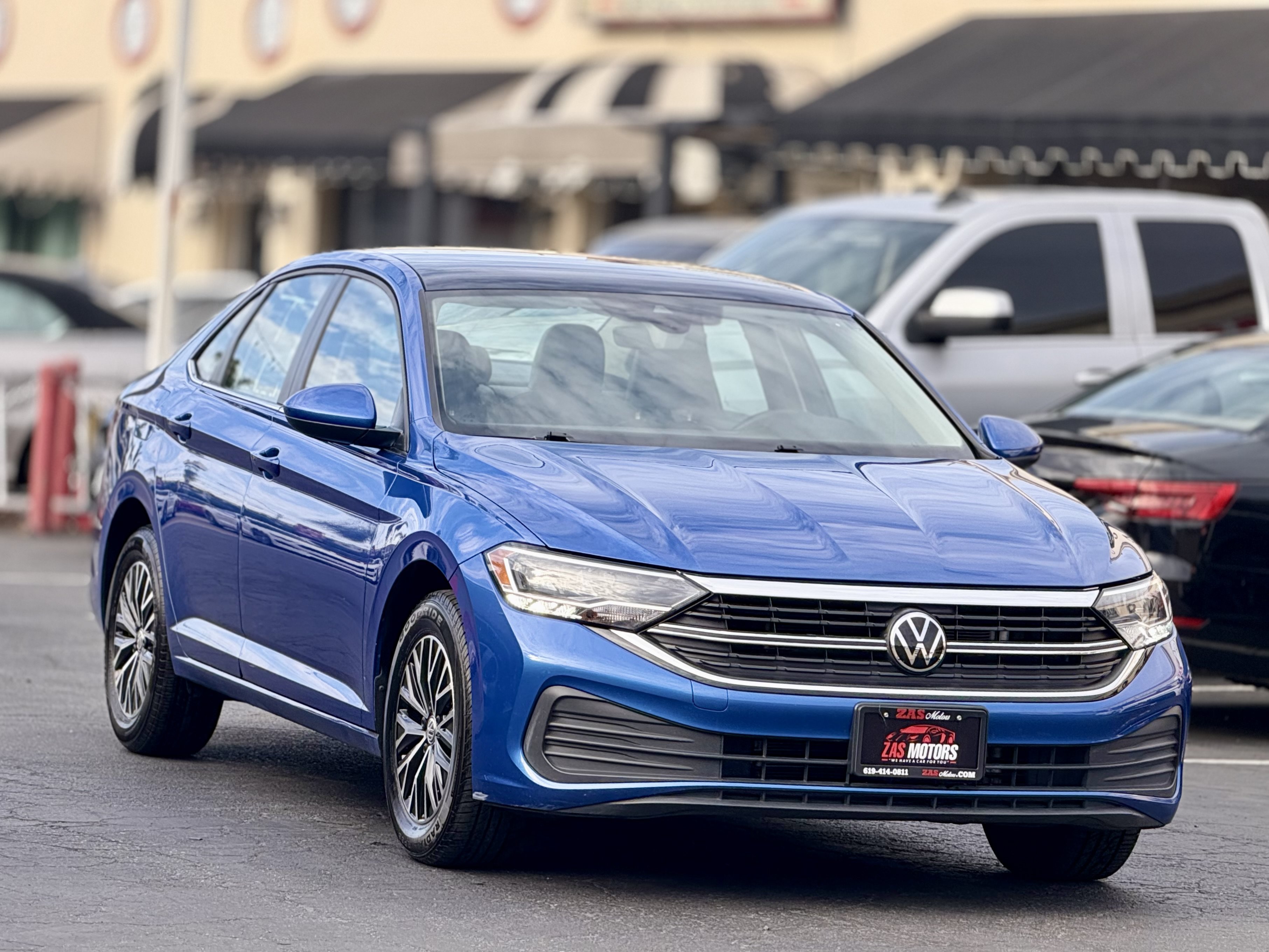 Used 2024 Volkswagen Jetta SE FWD image 3