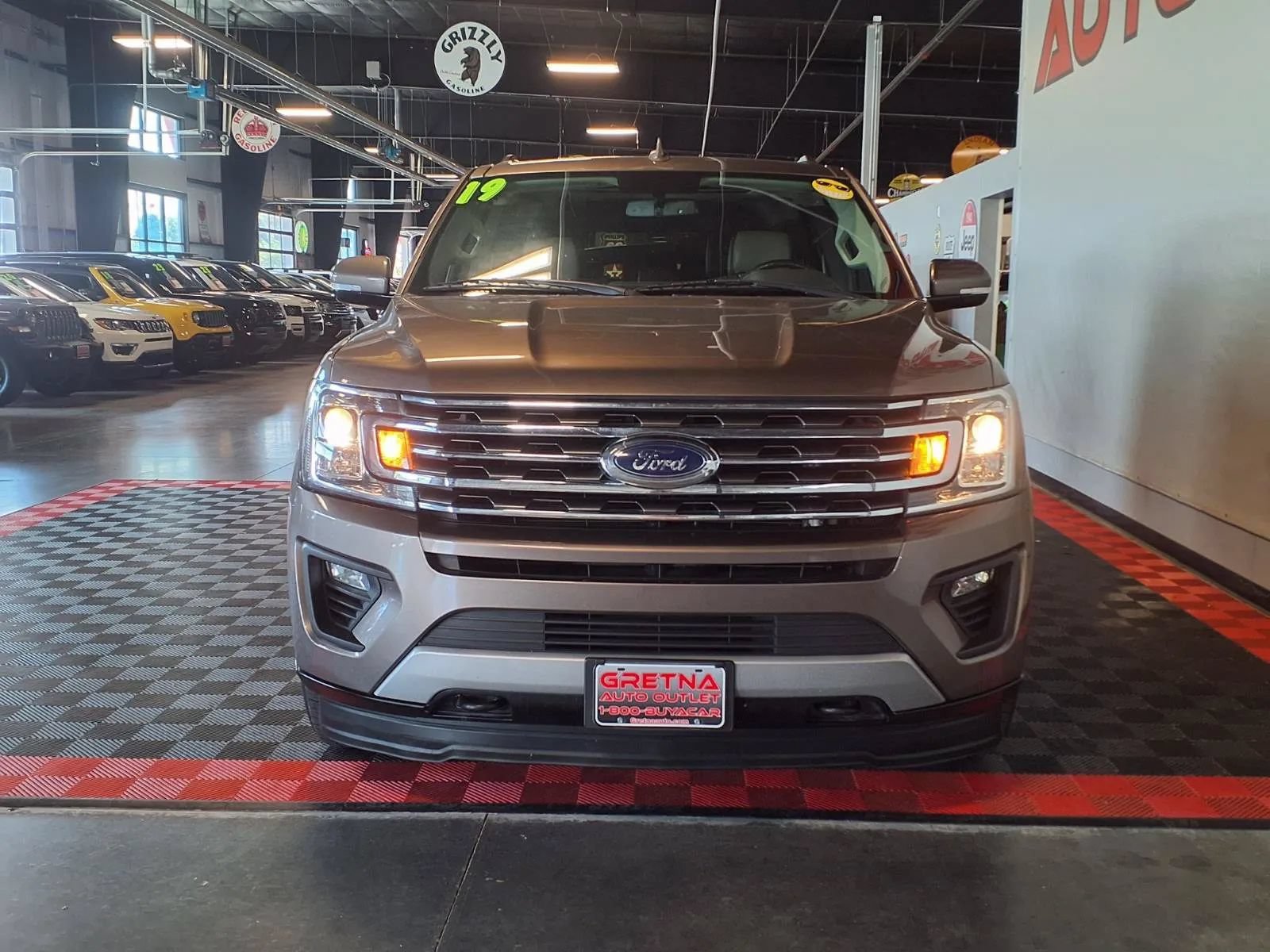 Used 2019 Ford Expedition Max XLT w/ Equipment Group 202A AWD/4WD image 3