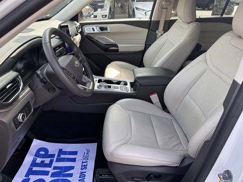Used 2022 Ford Explorer Platinum w/ Equipment Group 601A image 10
