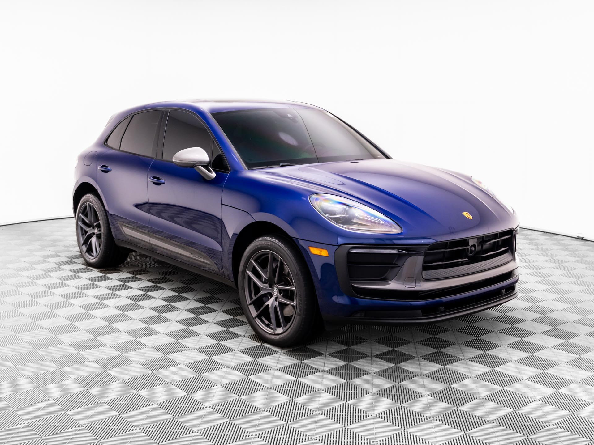 Certified 2024 Porsche Macan Turbo AWD/4WD image 6