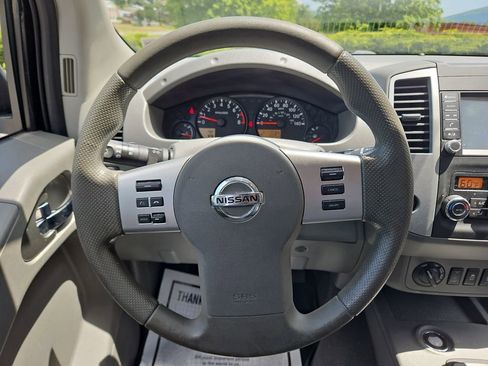 Used 2020 Nissan Frontier SV w/ Midnight Edition Floor Mats AWD/4WD image 15