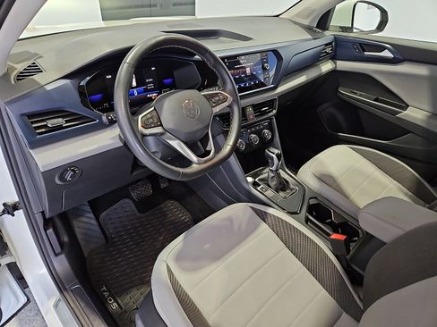 Certified 2023 Volkswagen Taos SE FWD image 12