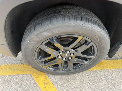 Used 2020 Chevrolet Traverse LT image 7