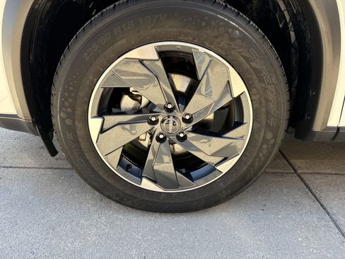 Used 2025 Nissan Rogue SV AWD/4WD image 11