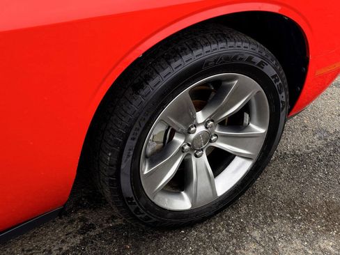 Used 2015 Dodge Challenger SXT RWD image 30