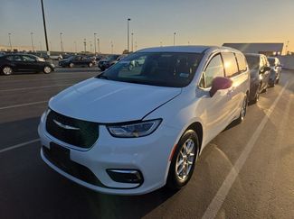 Used 2025 Chrysler Pacifica Select FWD video 1