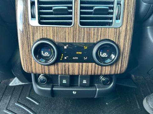 Used 2018 Land Rover Range Rover HSE image 25
