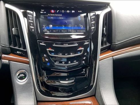 Used 2020 Cadillac Escalade Luxury w/ LPO, Radiant Package AWD/4WD image 32