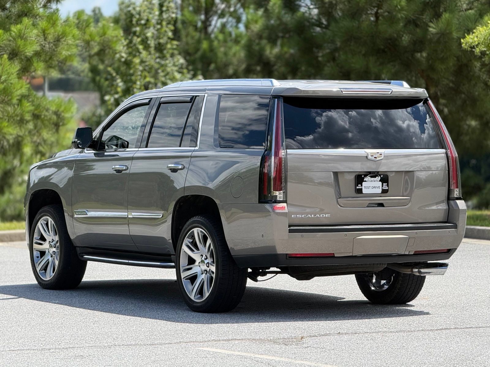 Used 2017 Cadillac Escalade Luxury RWD image 10