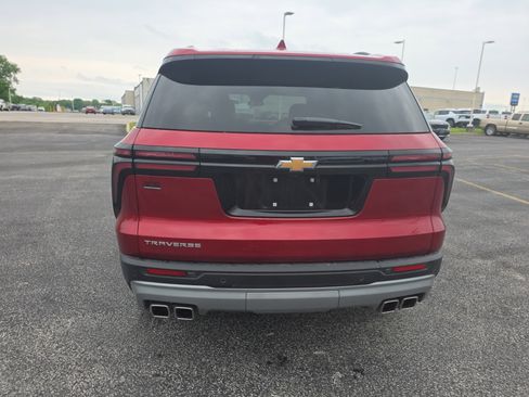 Used 2025 Chevrolet Traverse LT w/ Driver Confidence Package FWD image 4