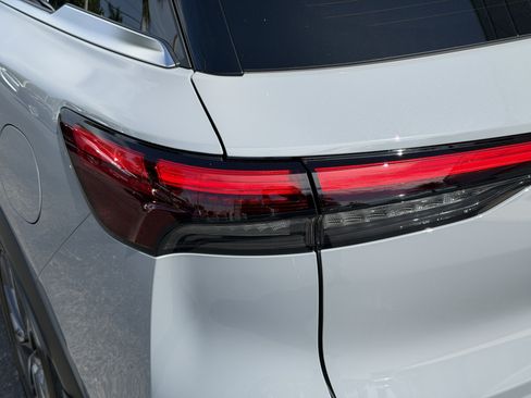 New 2027 INFINITI QX60 Luxe FWD image 10