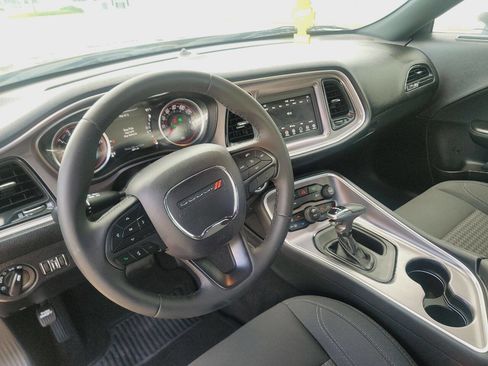 Used 2019 Dodge Challenger SXT image 10