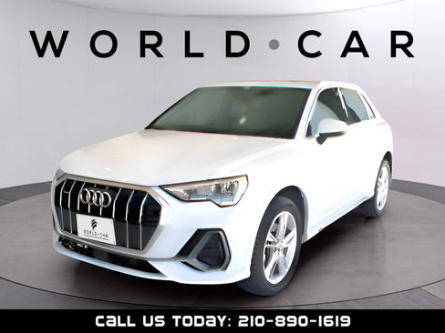 Used 2020 Audi Q3 2.0T Premium w/ Convenience Package AWD/4WD image 3