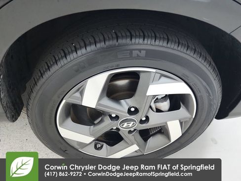 Used 2025 Hyundai Venue SEL FWD image 32