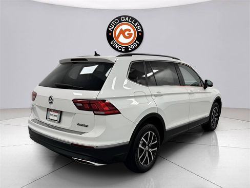 Used 2021 Volkswagen Tiguan SE w/ Panoramic Sunroof Package image 7
