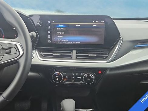 Used 2025 Chevrolet Trax LT w/ LT Convenience Package image 11
