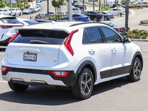 Used 2023 Kia Niro LX FWD image 7