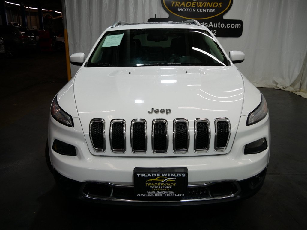 Used 2019 Jeep Cherokee Latitude Plus w/ Comfort/Convenience Group AWD/4WD image 37