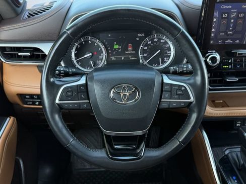 Used 2022 Toyota Highlander Platinum AWD/4WD image 13