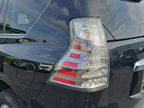 Used 2015 Lexus GX 460 image 33