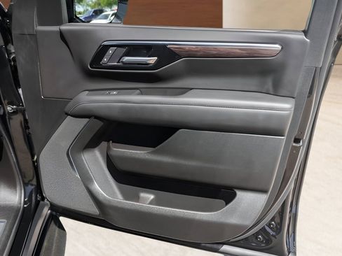 Used 2025 Chevrolet Tahoe LT image 29