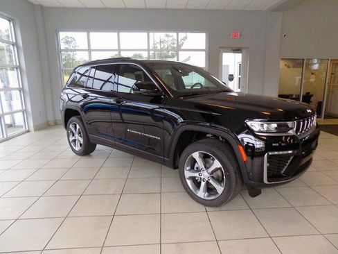 New 2026 Jeep Grand Cherokee Limited w/ Luxury Tech Group II RWD image 1