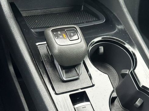 Used 2024 Nissan Rogue S image 24