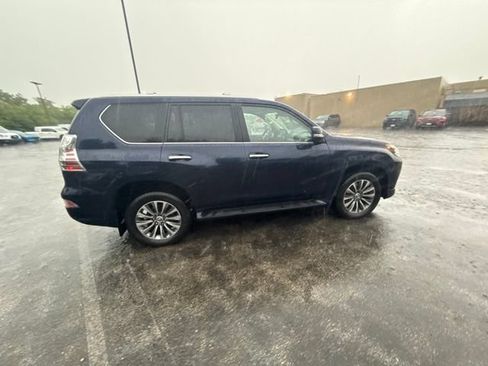 Used 2022 Lexus GX 460 Luxury w/ Accessory Package AWD/4WD image 30