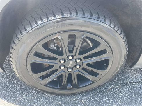 Used 2023 GMC Acadia SLT w/ Elevation Edition AWD/4WD image 9