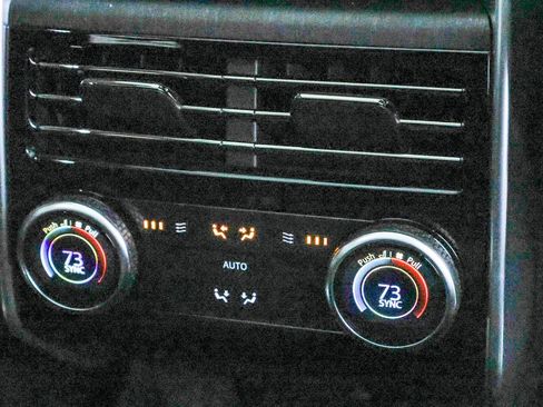 New 2025 Land Rover Range Rover Long Wheelbase SE image 24