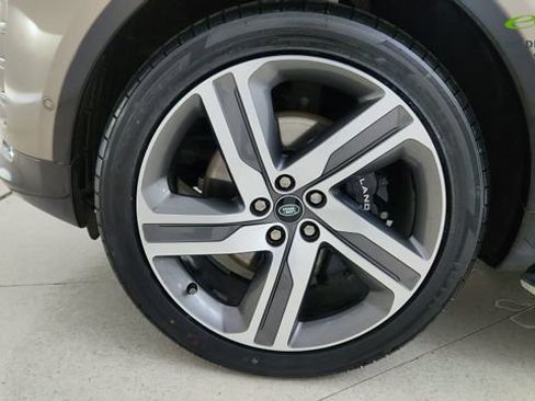 Used 2024 Land Rover Discovery Metropolitan Edition AWD/4WD image 74