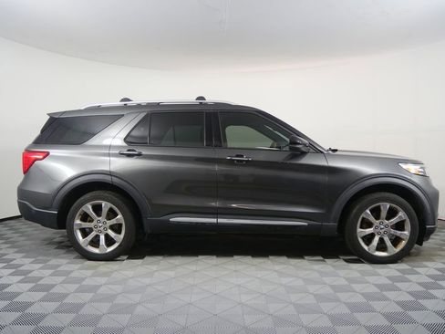 Used 2020 Ford Explorer Platinum w/ Premium Technology Package image 2