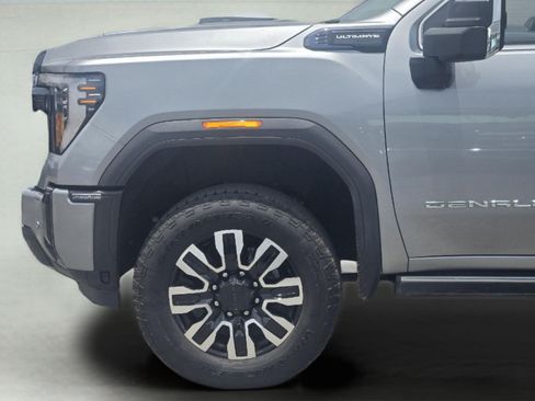 Used 2025 GMC Sierra 2500 Denali Ultimate w/ Max Trailering Package AWD/4WD image 9