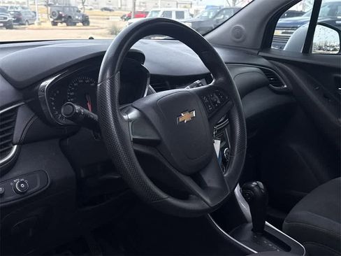 Used 2020 Chevrolet Trax LS image 2