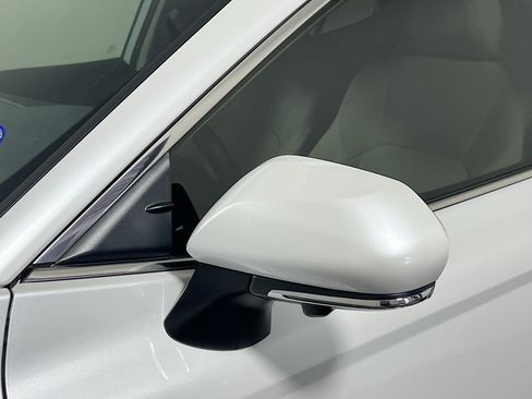 Used 2025 Toyota Camry XLE FWD image 11