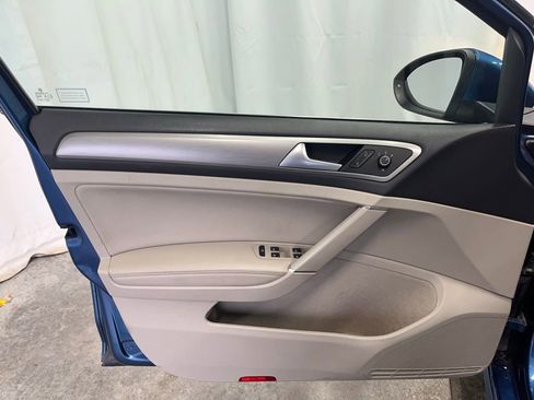 Used 2015 Volkswagen Golf TDI S image 9