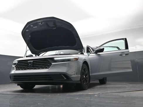Certified 2025 Honda Accord SE image 40