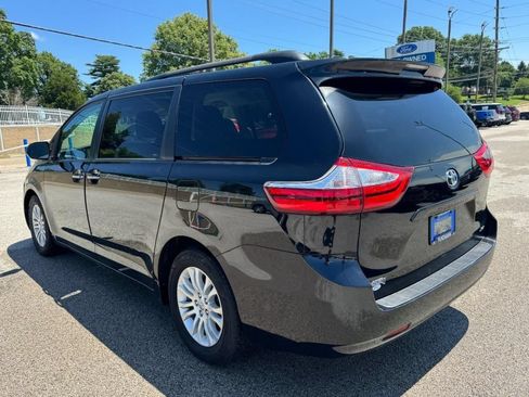 Used 2017 Toyota Sienna XLE FWD image 5
