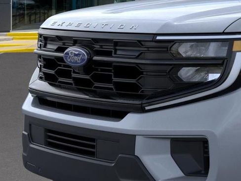 New 2025 Ford Expedition Active image 17