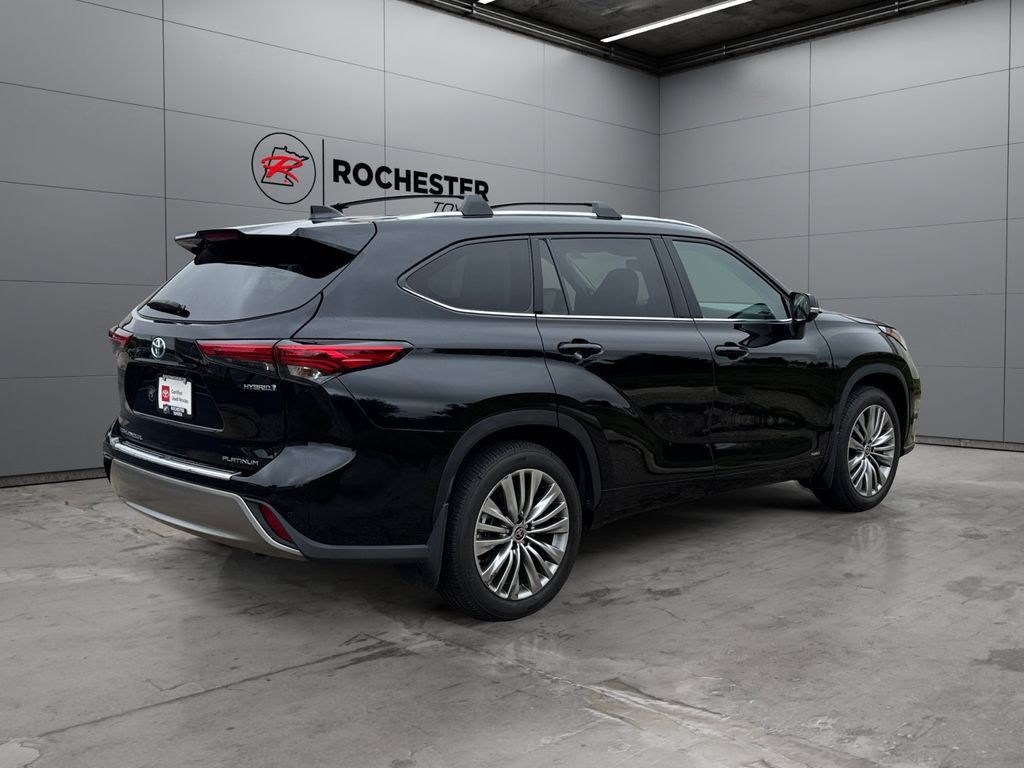 Certified 2022 Toyota Highlander Platinum AWD/4WD image 5