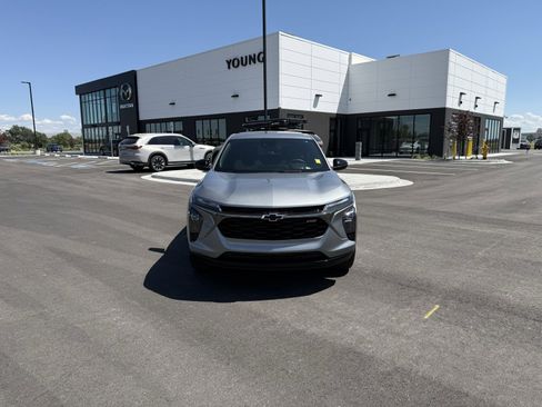 Used 2025 Chevrolet Trax RS w/ Driver Confidence Package image 22