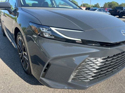 Used 2025 Toyota Camry XLE image 28