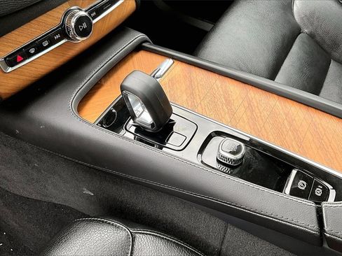 Used 2023 Volvo XC90 B6 Plus w/ Protection Package Premier image 18